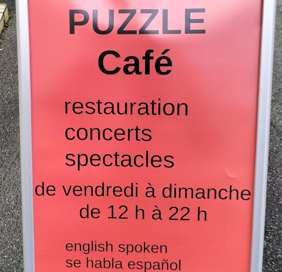Le PUZZLE Café recherche des bancs, chaises et tables