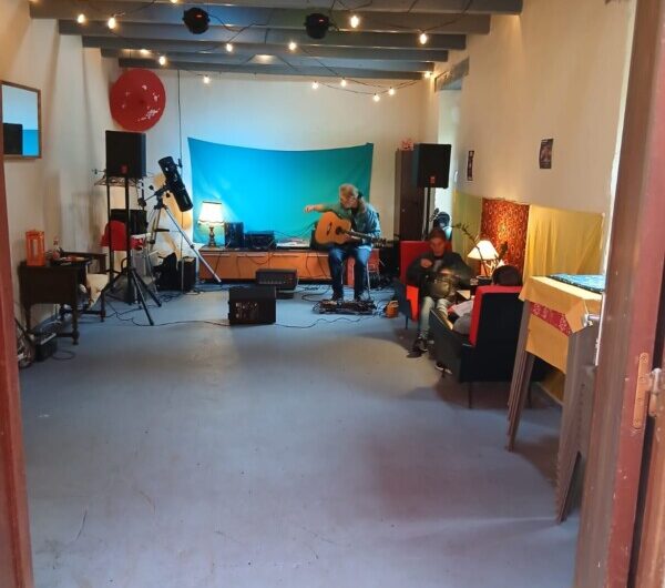 Pont Ar Len Café – Glomel : Vous avez des trucs chouettes à exposer ? On a un chouette lieu à proposer :)