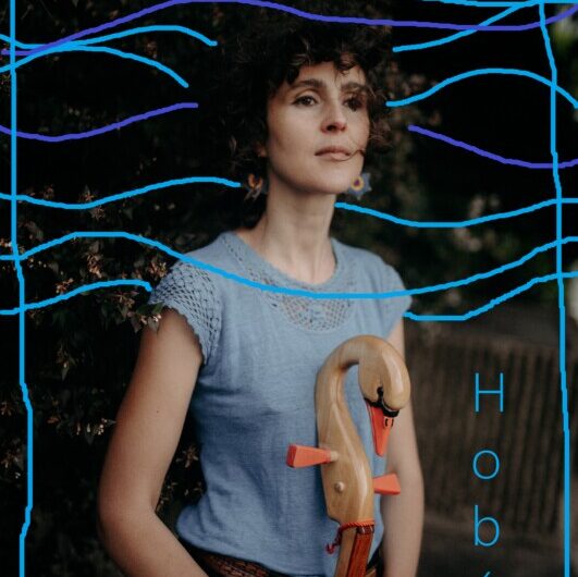 M a r i a L a u r e n t Hobée Solo organique et acoustique en concert au Tremargad’Kafe le 24 avril à 21h